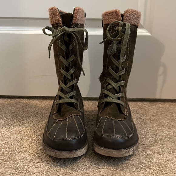 Boots - Picture 2 of 5